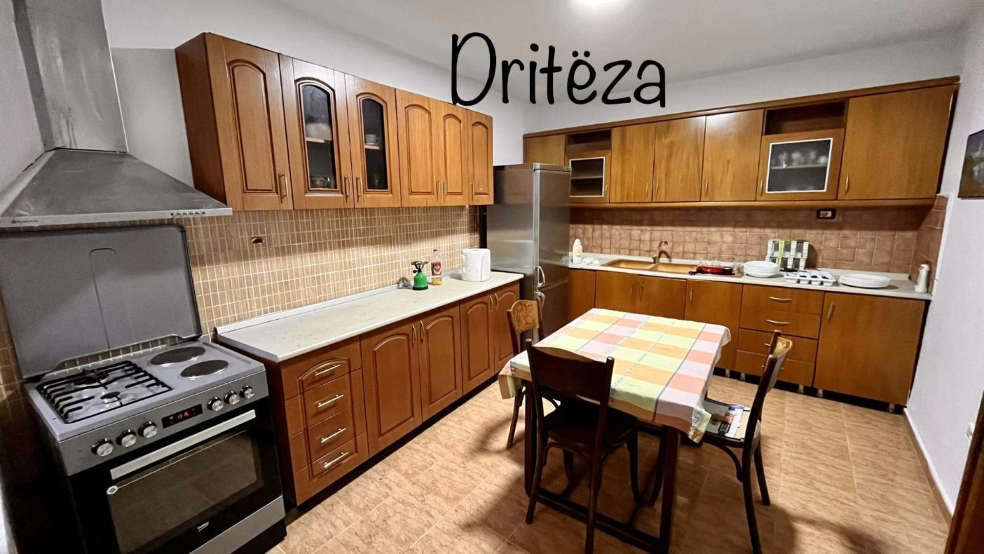 Driteza Hotel Korce Exterior foto